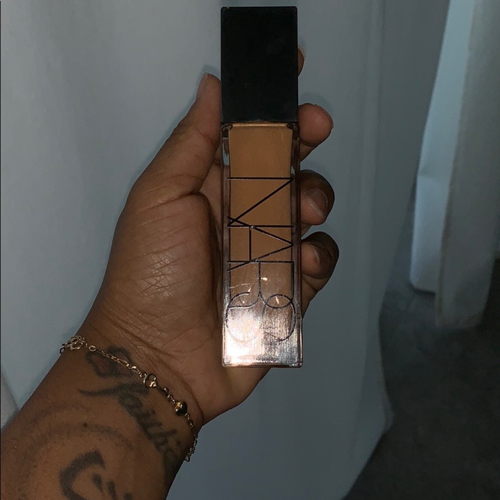 NARS natural radiant longwear foundation in TAHOE